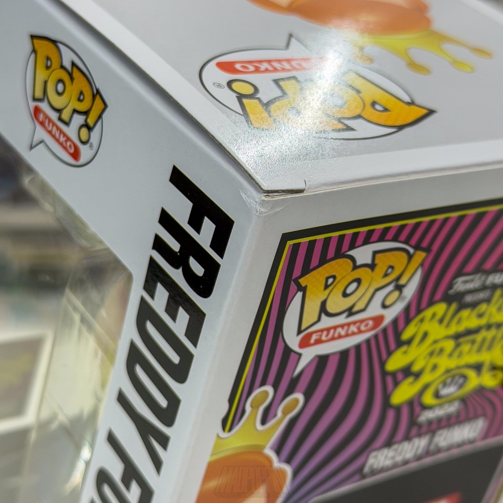 Funko Pop Fundays Blacklight Battle Freddy as Loki Metallic LE 500 PCS SE Marvel8