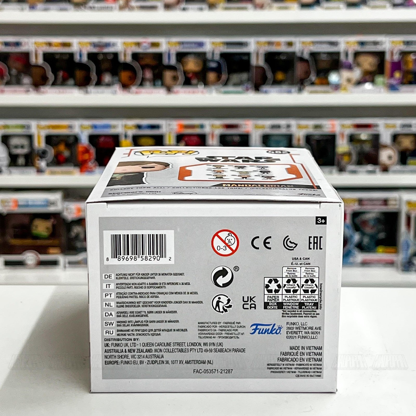 Funko Pop! Star Wars 482 Luke Skywalker with Grogu Mandalorian Figure Bobblehead