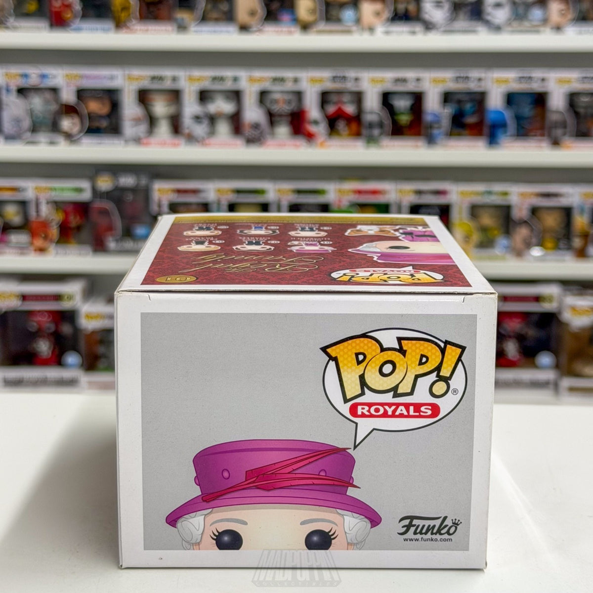 Funko Pop The Royal Family Queen Elizabeth II Pink Outfit Corgi 01 Vinyl Figure